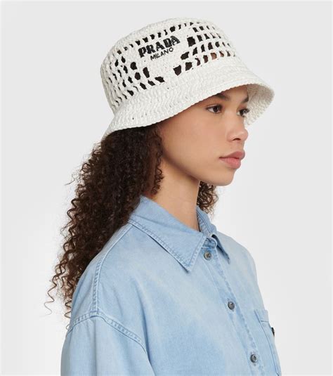 bob prada femme blanc|Chapeau bob à logo en blanc – Prada .